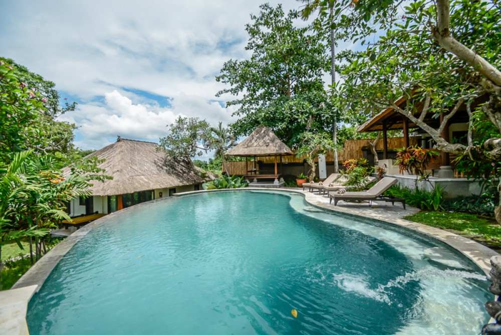 Private villa bali with a comfort private pool
