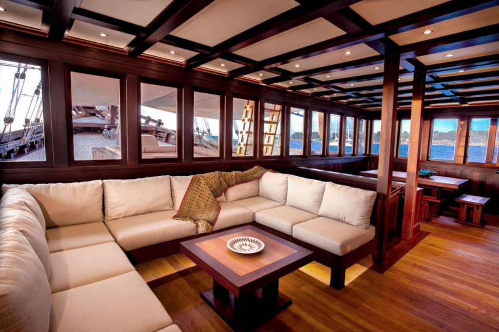 Dunia Baru luxury yacht - indoor area